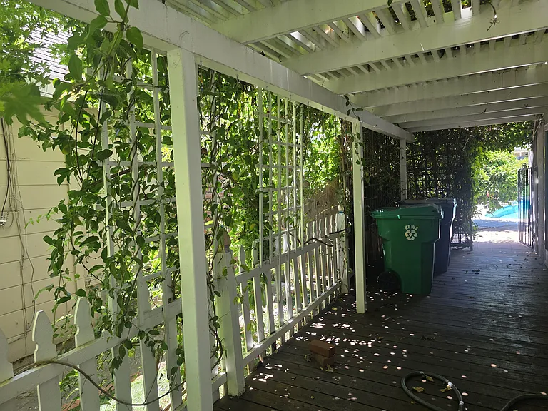 191 Pickwick Dr — Photo 11