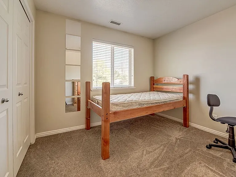239 E 300 N #304 — Photo 10