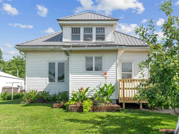 302 W Main St, Garrison, IA 52229