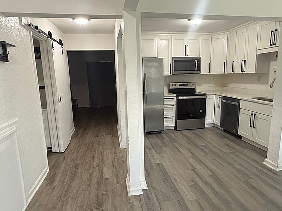 3rd image of 6933 Bonnot Dr