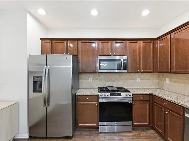 13459 Gardiner Ln — Photo 17