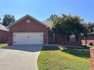 123 W Oak Pl, Hot Springs National Park, AR 71913