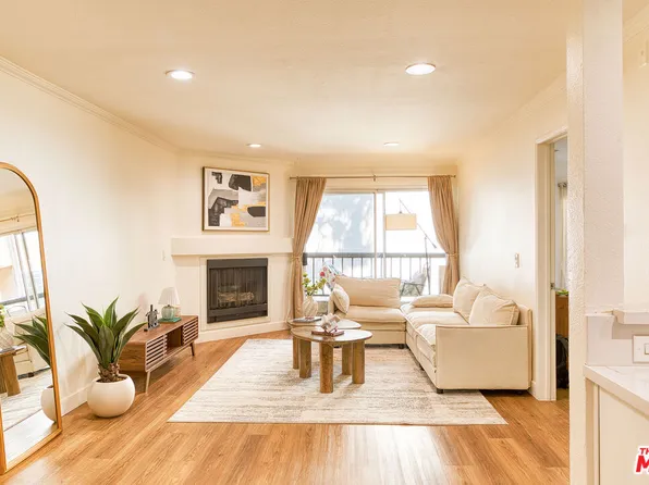 5510 Owensmouth Ave APT 218, Woodland Hills, CA 91367