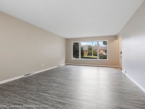 5th image of 9914 S Turner Ave