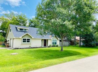 4314 Country Club Dr, Dickinson, TX 77539