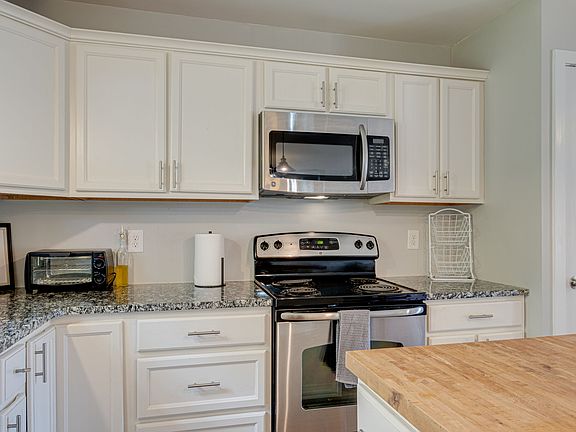 4th image of 211 Cleveland St