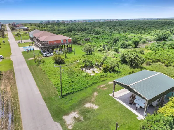 937 Magnolia Ln, Pt Bolivar, TX 77650