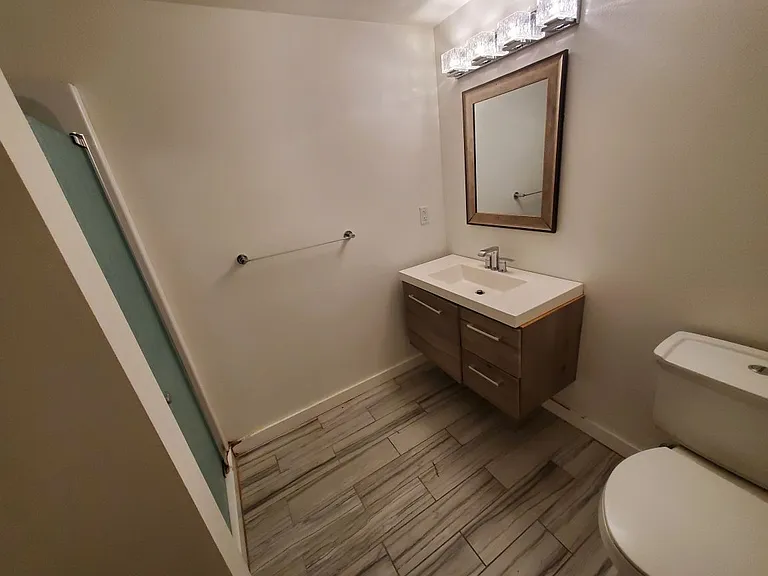 325 13th St NE #406 — Photo 21