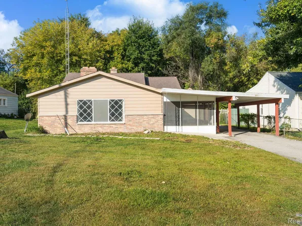 3301 S Kearsley Blvd, Flint, MI 48506