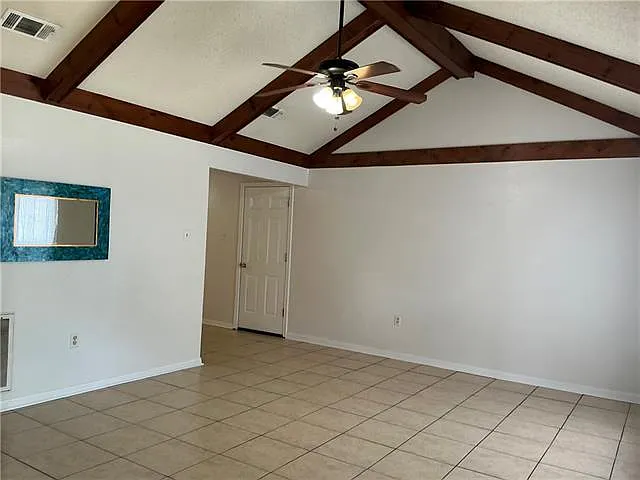 2 bed, 1.0 bath, 968 sqft, $1,300 — Photo 4