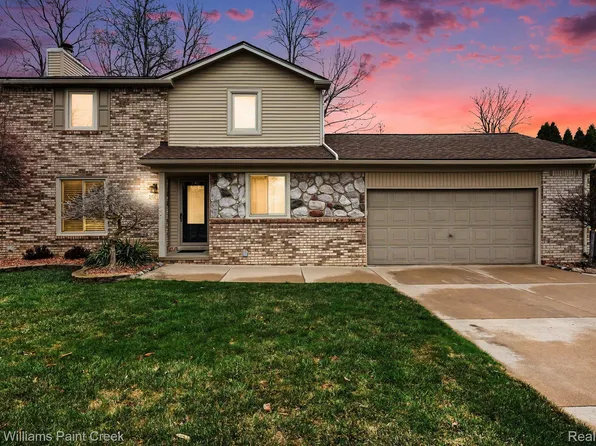 26611 Fairwood Dr, Chesterfield, MI 48051