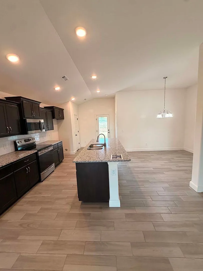 Beautiful 3 Bedroom / 2 Bathroom In Orongo Mo!! Webb City Schools — Photo 3