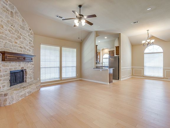 5th image of 2912 Crystal Way