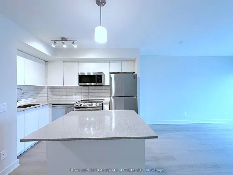 3385 Dundas St W #409 — Photo 3