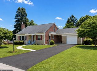 4 Edgehill Dr, Lancaster, PA 17603