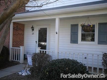 Front : Covered front porch where you can sit and enjoy the outdoors.
