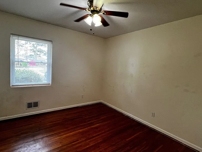 207 Robin Rd — Photo 7