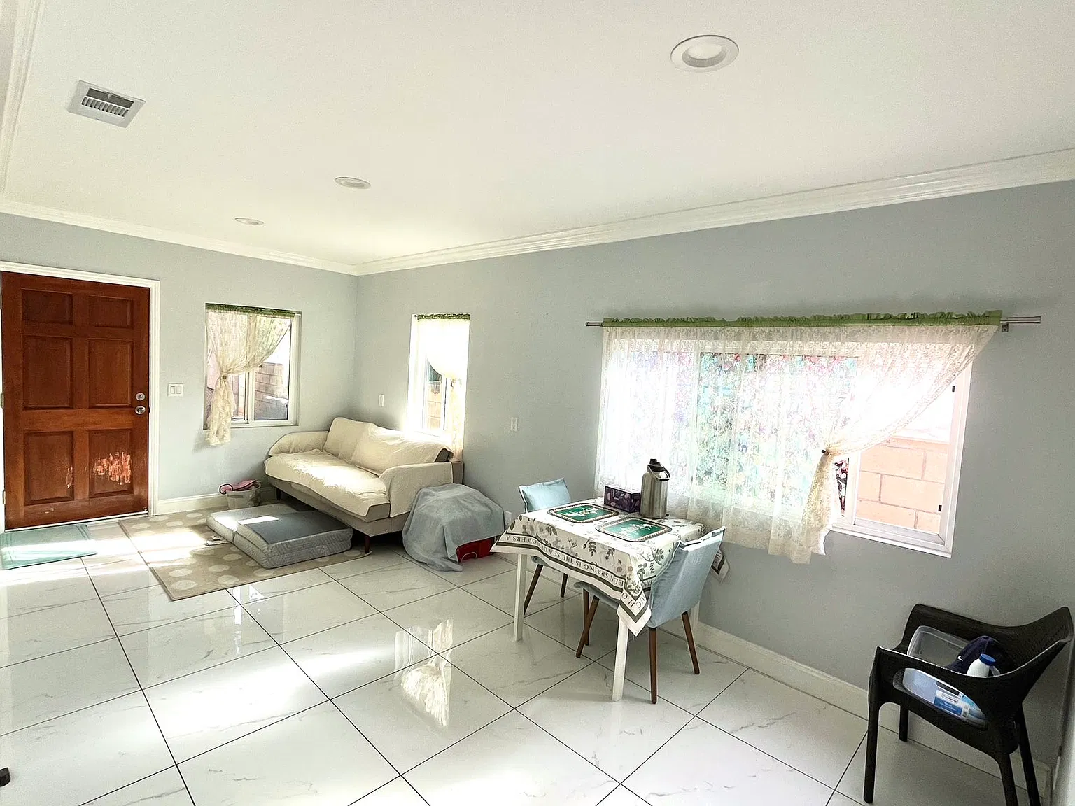 1255 S Eastman Ave — Photo 1