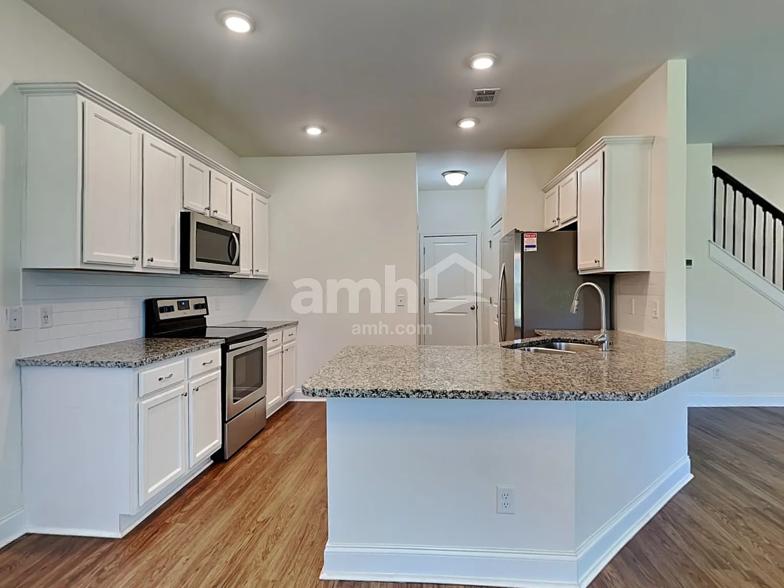 4 bed, 2.5 bath, 1800 sqft, $2,150 — Photo 3