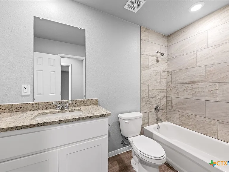 212 W Dove Ln — Photo 6