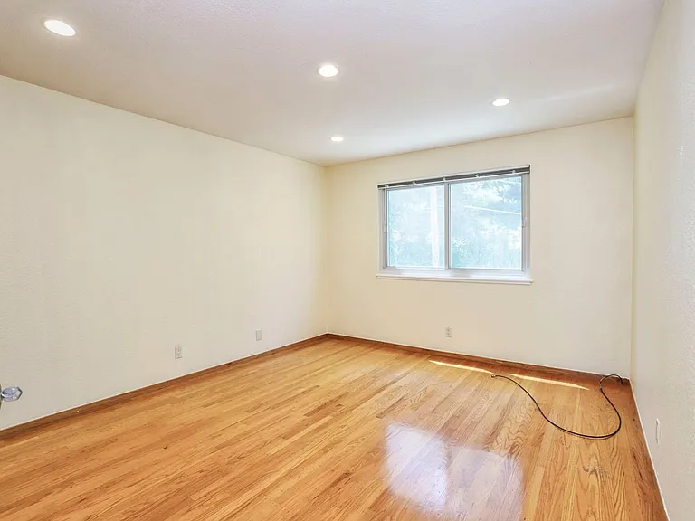 88 Canterbury Ave — Photo 13
