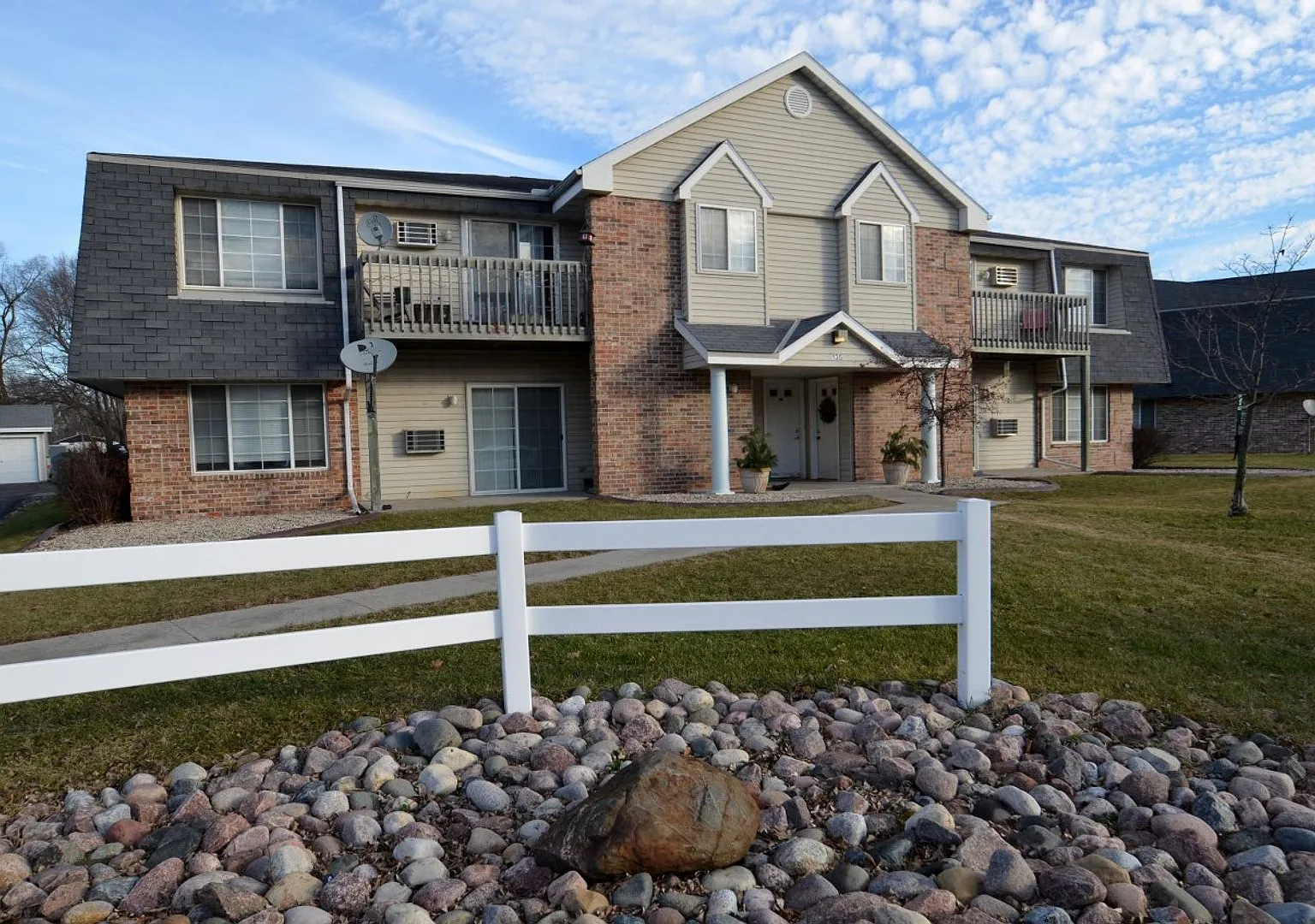 Deer Creek Apartments 3 — Photo 1