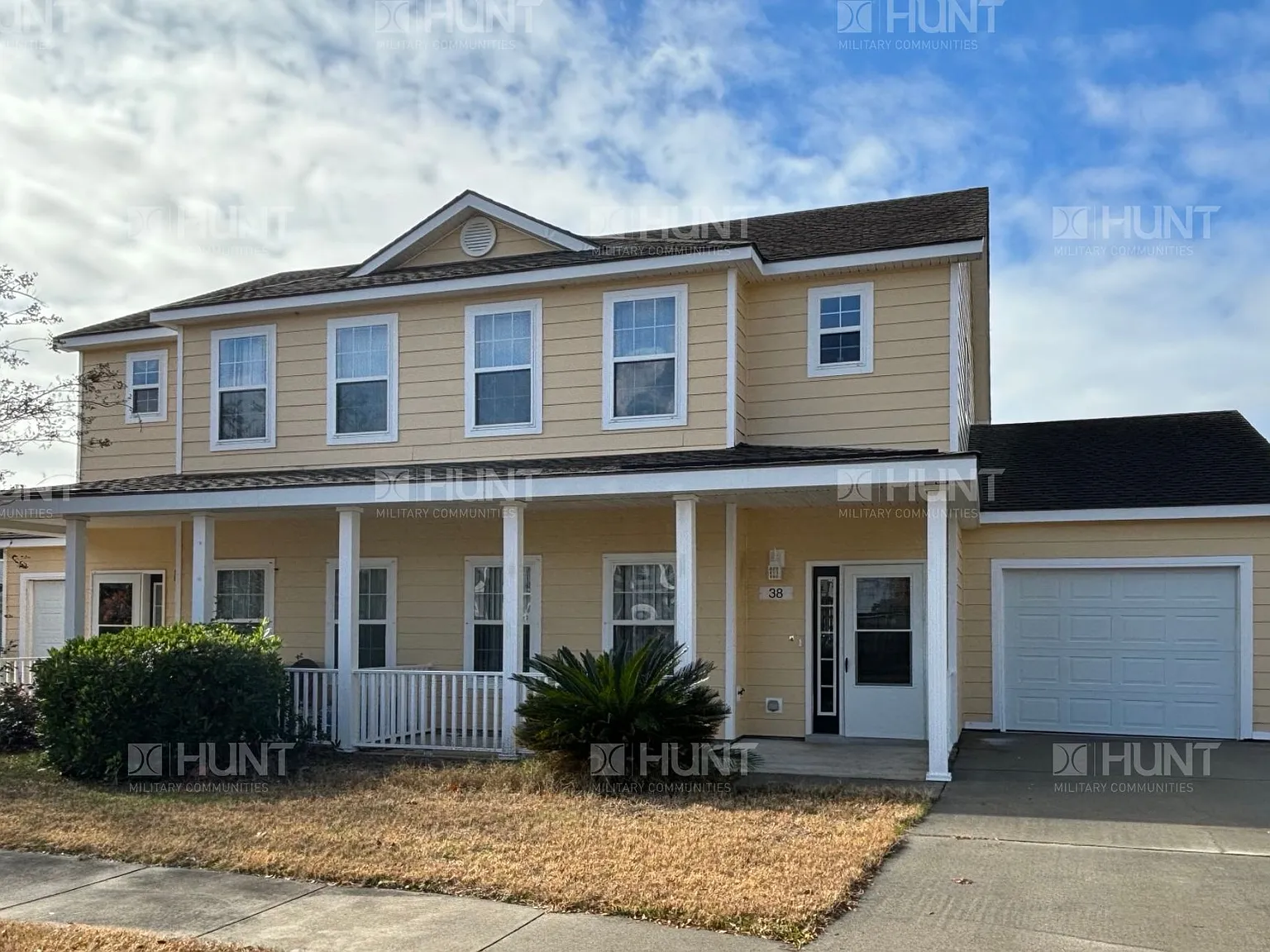 3 bed, 2.5 bath, 1640 sqft, $2,000 — Photo 2