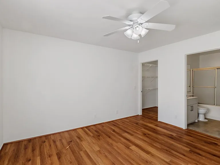 1619 S Bentley Ave — Photo 14