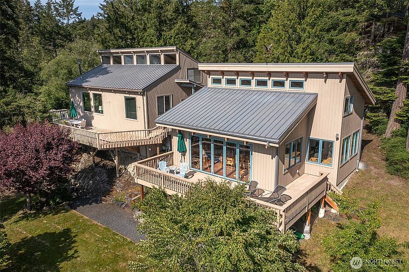 4th image of 402 Cayou Valley Road