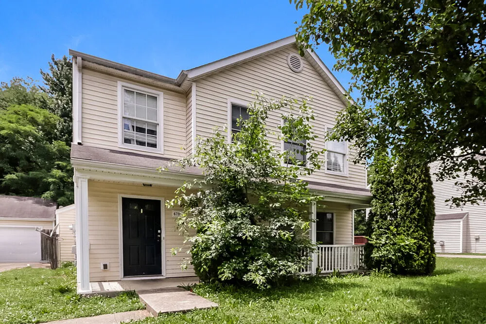 4 bed, 2.5 bath, 1862 sqft, $1,910 — Photo 1