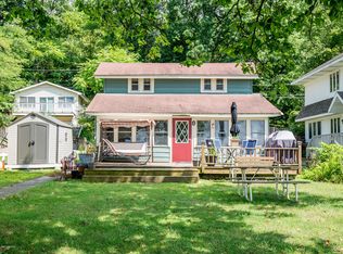 21417 N Shore Dr, Sturgis, MI 49091