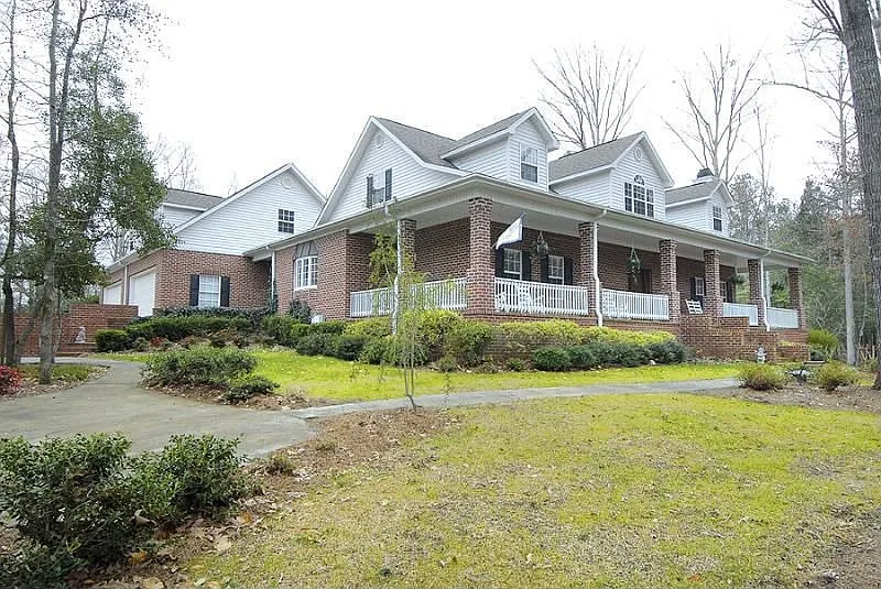 220 Gates Rd photo 1