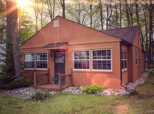 312 Stratford Dr, Prudenville, MI 48651