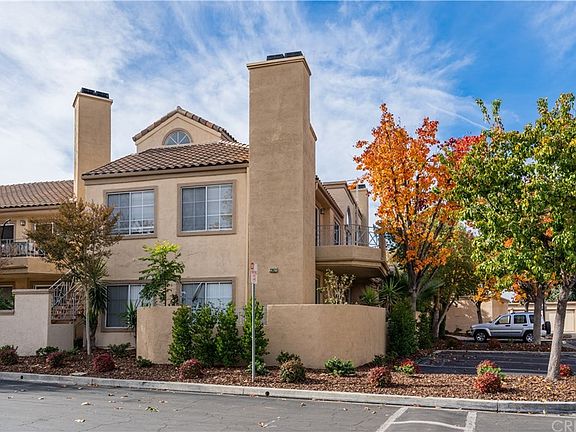 2nd image of 23621 Del Monte Dr Unit 338