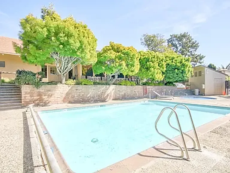 4 Montsalas Dr — Photo 21