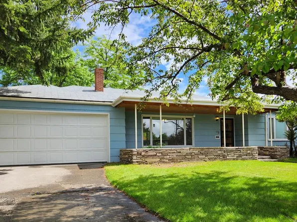 525 Circle Dr W, Cody, WY 82414