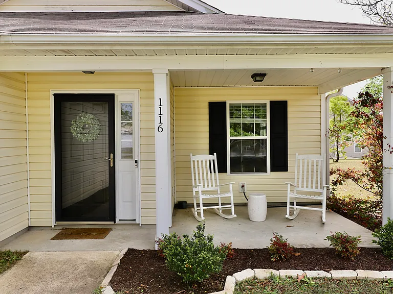 1116 Waverly Place Dr — Photo 5