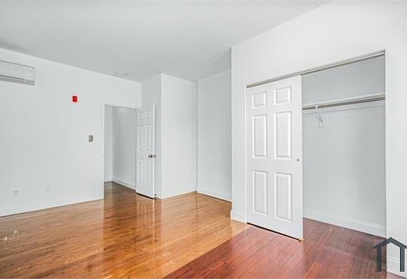 3rd image of 1231 W Allegheny Ave #2
