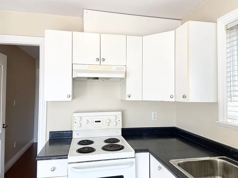 1222 E 61st Ave — Photo 3