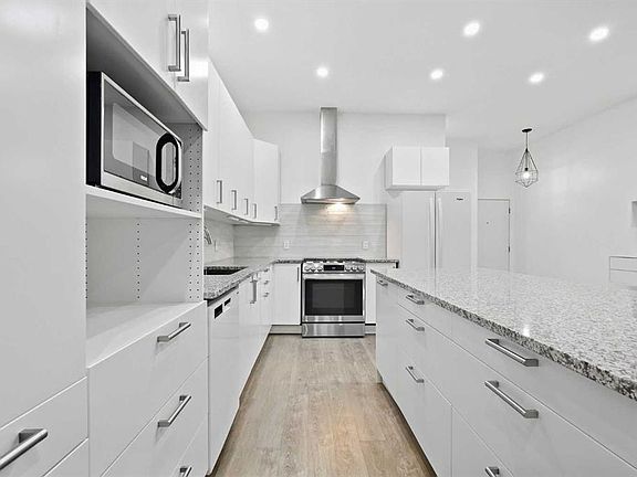 5th image of 1212 13th St SE #303