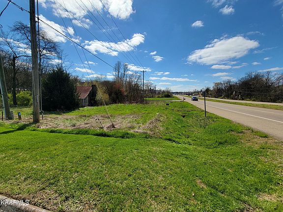 3rd image of 915 W Highway 11e