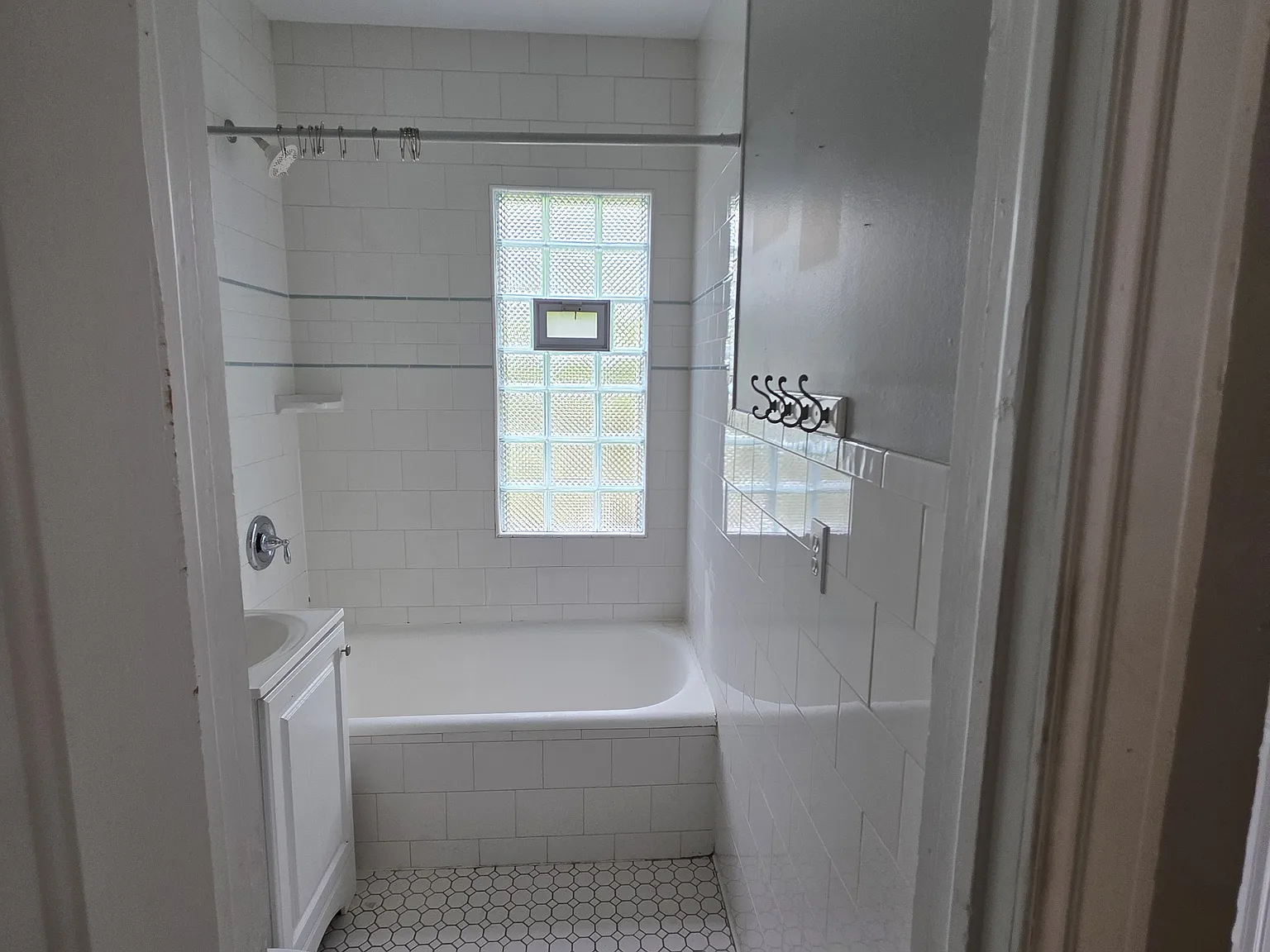 3 bed, 1100 sqft, $1,400 — Photo 4