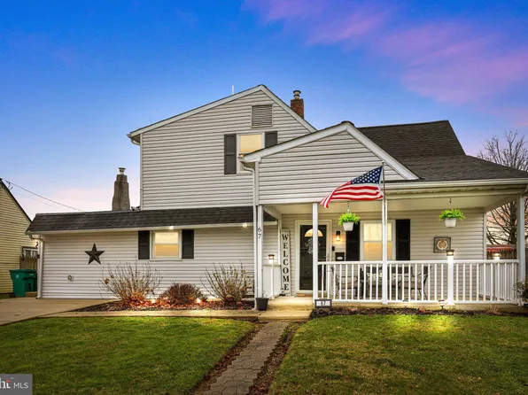 67 Aster Ln, Levittown, PA 19055