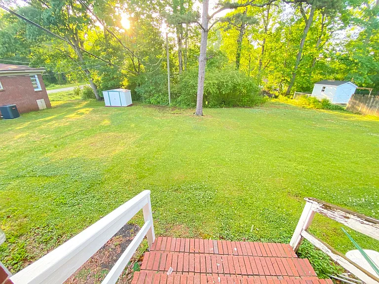 1404 Oakwood Ave — Photo 16