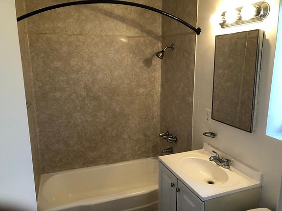 2nd image of 9561 Los Angeles St #5