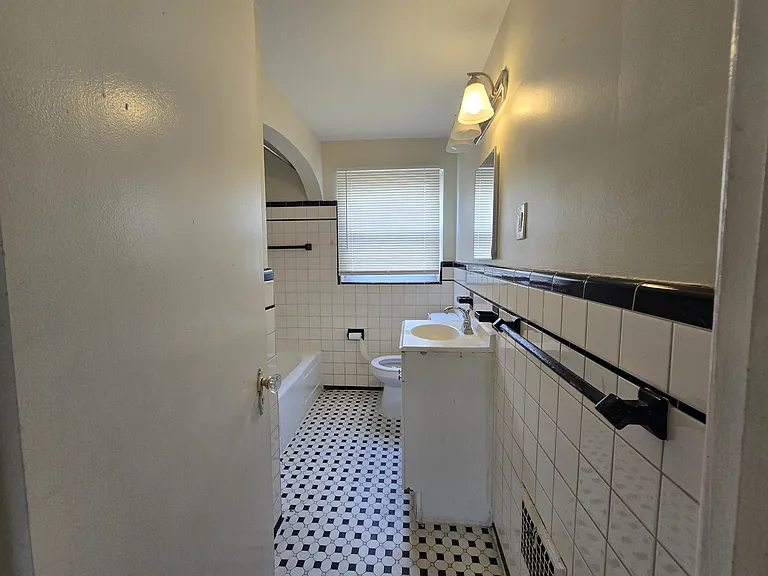 15205 Maplewood Ave — Photo 24