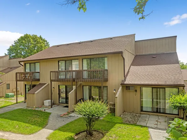 43 Nassau Colony APT 5, Fox Lake, IL 60020