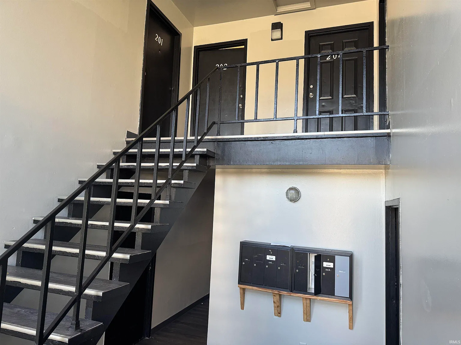 2 bed, 1.0 bath, 773 sqft, $1,095 — Photo 2