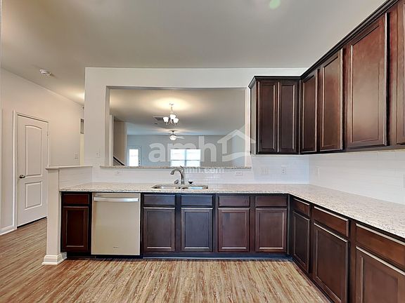 4th image of 5408 Persimmon Dr