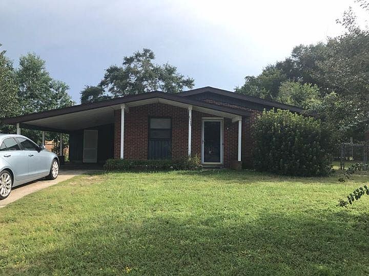 Front view of home